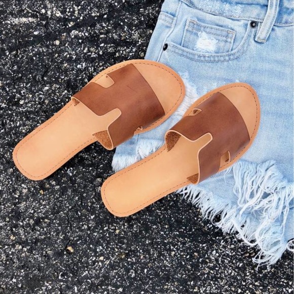 📣NEW✨ Lola Faux slides sandals - Picture 2 of 4